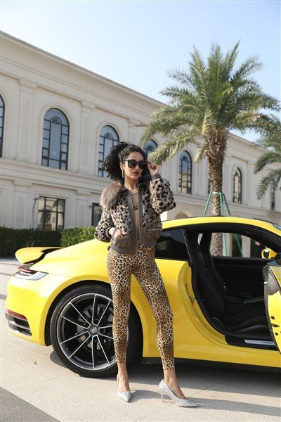 ফক্স কলার সঙ্গে মিঙ্ক জ্যাকেট